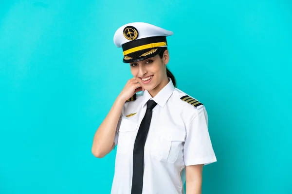 Pilot Samolot Kaukaski Kobieta Odizolowany Niebieski Tło Śmiech — Zdjęcie stockowe