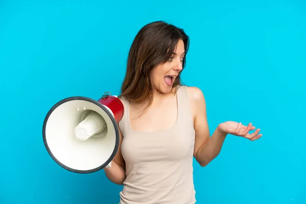 Young Caucasian Woman Isolated Blue Background Holding Megaphone Surprise Facial — Stock Photo, Image