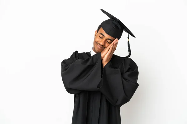 Afroamerikanische Universitätsabsolventen Mann Über Isoliertem Weißen Hintergrund Macht Schlafende Geste — Stockfoto