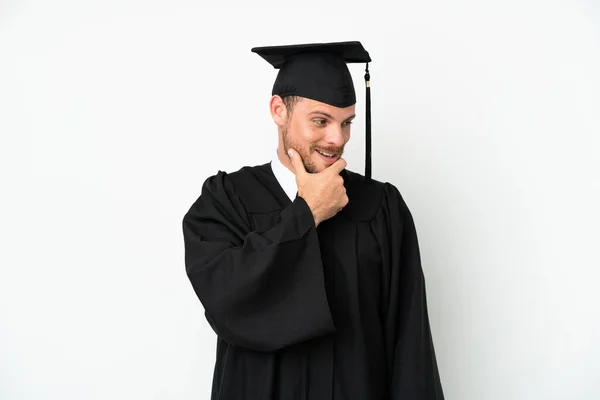 Jovem Universidade Brasileira Graduada Isolada Fundo Branco Olhando Para Lado — Fotografia de Stock