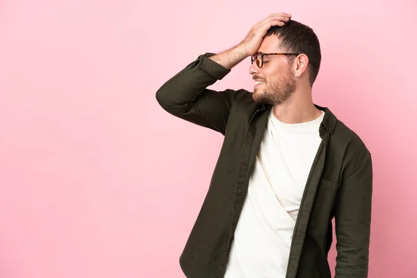 Young Brazilian Man Isolated Pink Background Has Realized Something Intending — Stock Photo, Image