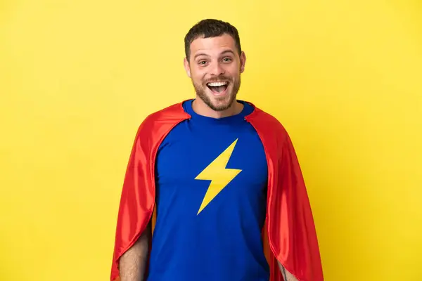 Бразильський Супергерой Ізольований Жовтому Тлі Несподіваним Виразом Обличчя — стокове фото