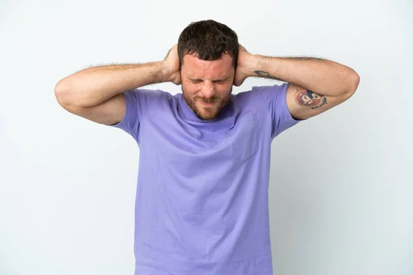 Jonge Braziliaanse Man Geïsoleerd Witte Achtergrond Gefrustreerd Bedekt Oren — Stockfoto