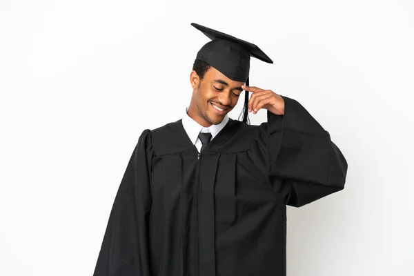 Afrikalı Amerikalı Üniversite Mezunu Izole Beyaz Arka Plan Gülüşü — Stok fotoğraf