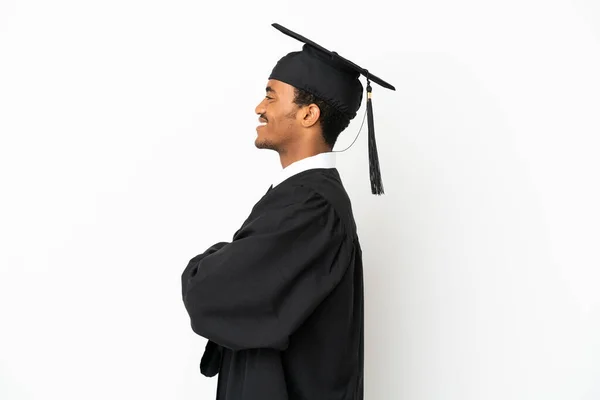 Afroamerikaner Mit Universitätsabschluss Vor Isoliertem Weißen Hintergrund Seitenlage — Stockfoto