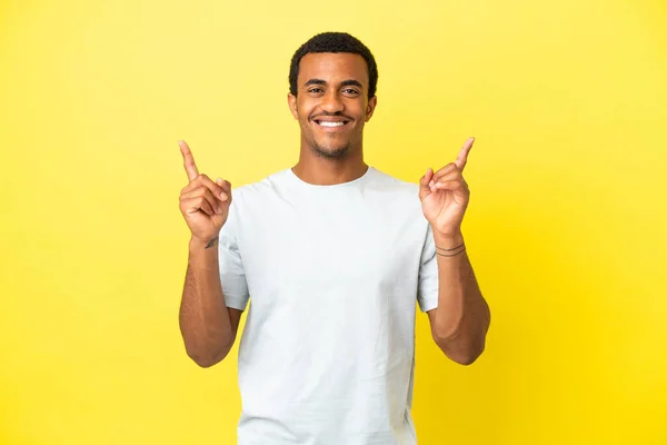 Afro Americano Bell Uomo Sfondo Giallo Isolato Che Indica Una — Foto Stock