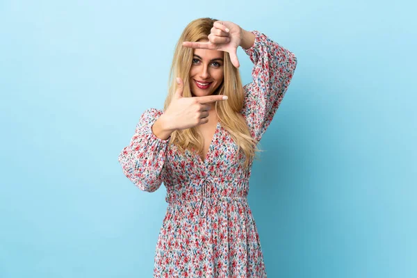 Young Uruguayan Blonde Woman Isolated Blue Background Focusing Face Framing — Stock Photo, Image