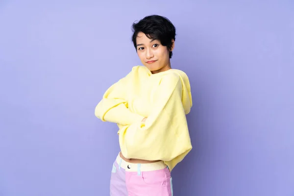 Young Vietnamese Woman Short Hair Isolated Purple Background Making Doubts — Stock Photo, Image