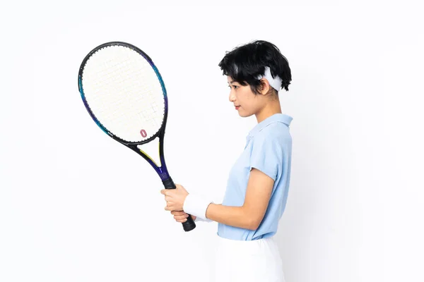 Giovane Tennista Vietnamita Donna Oltre Isolato Muro Bianco Giocare Tennis — Foto Stock