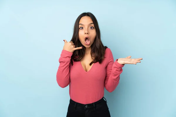 Young Mixed Race Woman Isolated Blue Background Making Phone Gesture — Stock Photo, Image