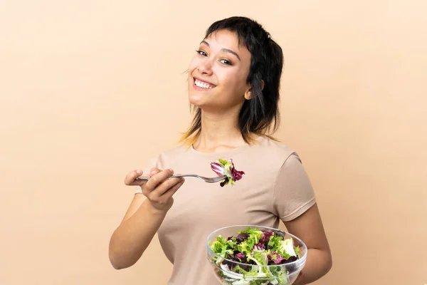 Jonge Uruguayaanse Vrouw Met Salade Geïsoleerde Muur — Stockfoto