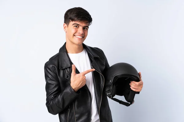 Homem Com Capacete Motocicleta Sobre Fundo Azul Isolado Apontando Dedo — Fotografia de Stock