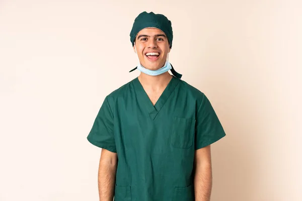 Cirurgião Homem Uniforme Azul Sobre Fundo Isolado Com Expressão Facial — Fotografia de Stock