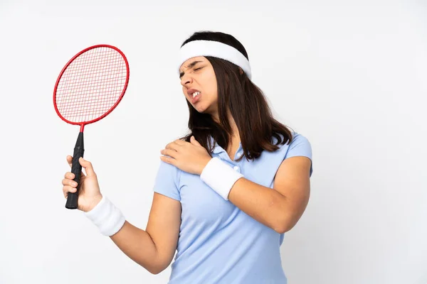 Genç Badmintoncu Kadın Izole Edilmiş Beyaz Arka Planda Çabaladığı Için — Stok fotoğraf