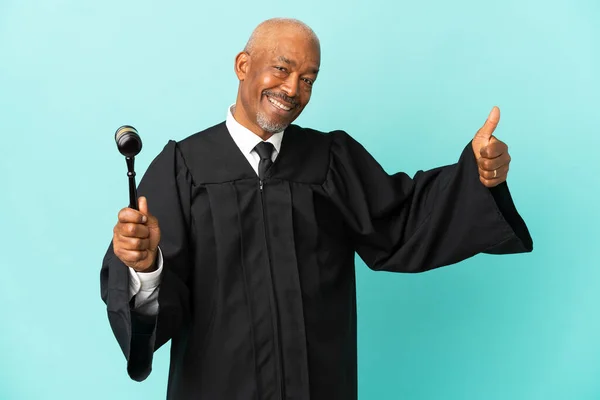 Judge Senior Man Isolated Blue Background Thumbs Because Something Good — Stock Photo, Image