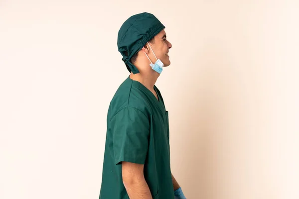 Cirujano Uniforme Azul Sobre Fondo Aislado Mirando Hacia Lado — Foto de Stock