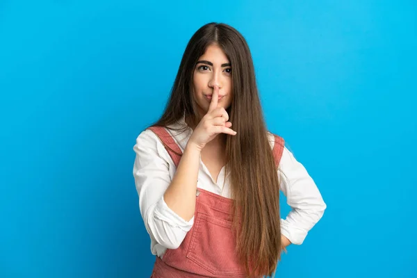 Mujer Joven Caucásica Aislada Sobre Fondo Azul Mostrando Gesto Silencio — Foto de Stock