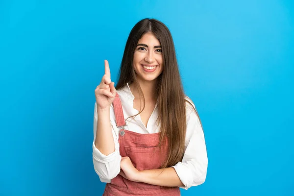 Jonge Kaukasische Vrouw Geïsoleerd Blauwe Achtergrond Wijzend Een Geweldig Idee — Stockfoto