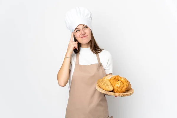 Jovem Mulher Uniforme Chef Isolado Fundo Branco Com Dúvidas Com — Fotografia de Stock