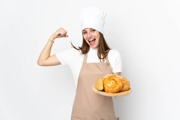 Jovem Mulher Uniforme Chef Isolado Fundo Branco Fazendo Gesto Forte — Fotografia de Stock