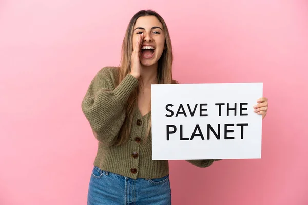 Joven Mujer Caucásica Aislada Sobre Fondo Rosa Sosteniendo Cartel Con — Foto de Stock