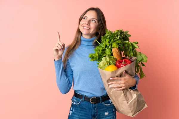 Jonge Litouwse Vrouw Houdt Een Boodschappentas Omhoog Wijzend Een Geweldig — Stockfoto