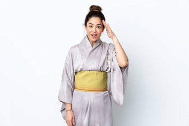 Kimono giyen kadın bir şeyin farkına vardı ve çözüme niyetlendi.