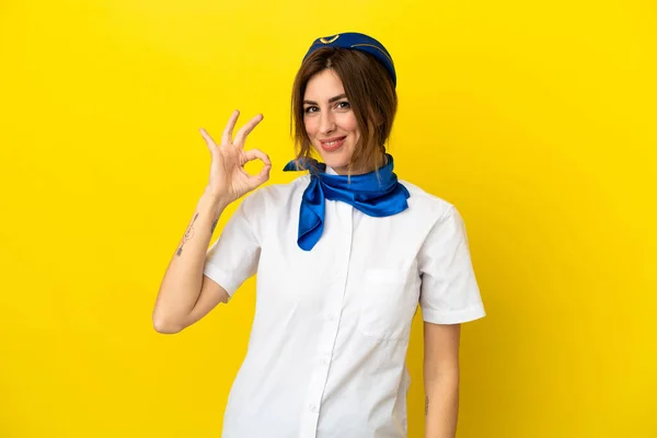 Airplane Stewardess Woman Isolated Yellow Background Showing Sign Fingers — Stock Photo, Image