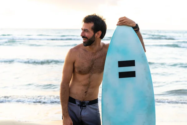 Jeune Homme Caucasien Lever Tôt Pour Faire Surf Lever Soleil — Photo