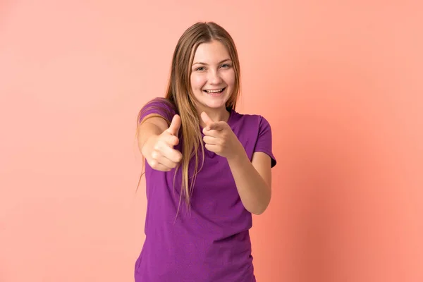 Adolescente Ucraniano Chica Aislado Rosa Fondo Sorprendido Apuntando Frente — Foto de Stock