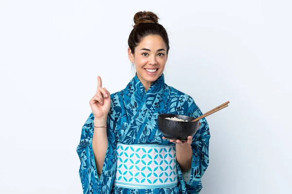 Vrouw Draagt Kimono Geïsoleerde Witte Achtergrond Wijzend Een Geweldig Idee — Stockfoto