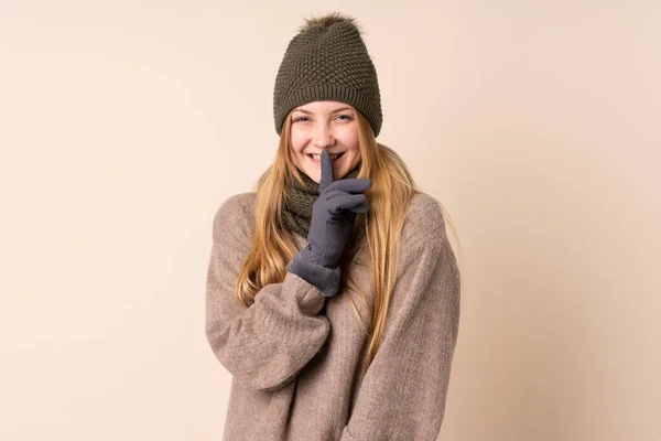 Adolescente Ragazza Ucraina Con Cappello Invernale Isolato Sfondo Beige Facendo — Foto Stock