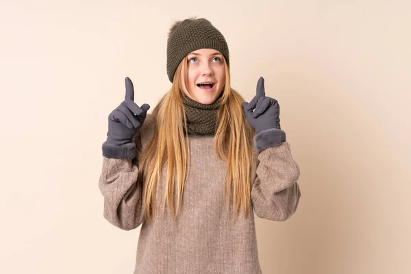 Adolescente Ragazza Ucraina Con Cappello Invernale Isolato Sfondo Beige Che — Foto Stock