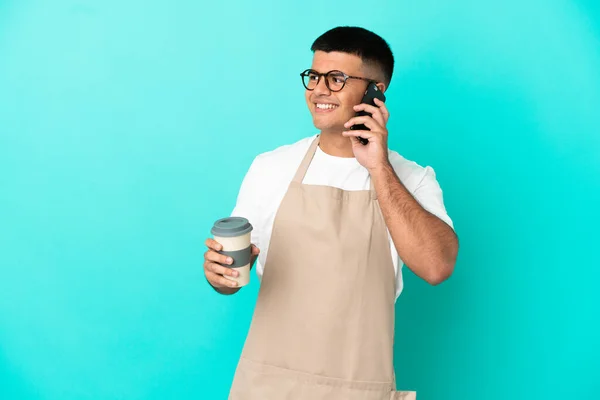 Restaurante Garçom Homem Sobre Fundo Azul Isolado Segurando Café Para — Fotografia de Stock