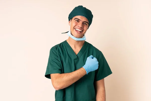 Cirujano Con Uniforme Azul Sobre Fondo Aislado Celebrando Una Victoria — Foto de Stock