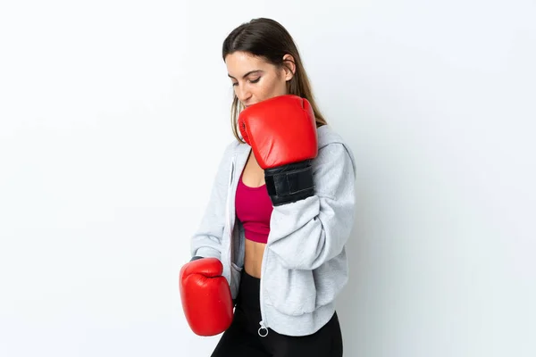 Молода Спортивна Жінка Над Ізольованим Тлом Боксерськими Рукавичками — стокове фото
