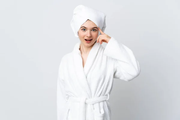 Teenager Mädchen Bademantel Isoliert Auf Weißem Hintergrund Beabsichtigt Die Lösung — Stockfoto