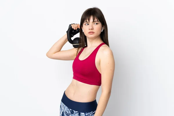 Mujer Deportiva Joven Aislada Sobre Fondo Blanco Haciendo Levantamiento Pesas —  Fotos de Stock