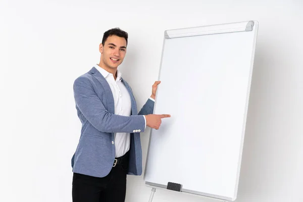 Jonge Blanke Knappe Man Geïsoleerd Paarse Achtergrond Geven Een Presentatie — Stockfoto