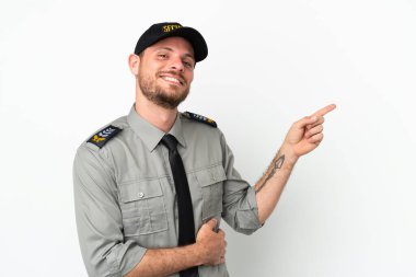 Beyaz arka planda izole edilmiş genç bir Brezilyalı parmak kenarı gösteriyor.