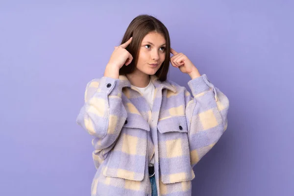 Teenager Caucasian Girl Isolated Purple Background Having Doubts Thinking — Stock Photo, Image