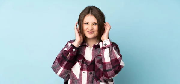 Teenager Caucasian Girl Isolated Blue Background Frustrated Covering Ears — Stock Photo, Image