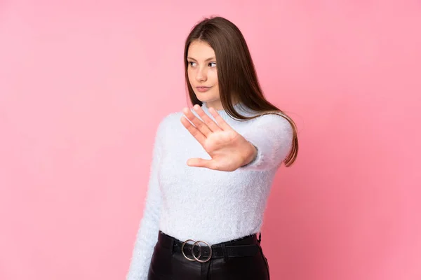 Adolescente Caucásico Chica Aislado Rosa Fondo Haciendo Stop Gesture Decepcionado —  Fotos de Stock