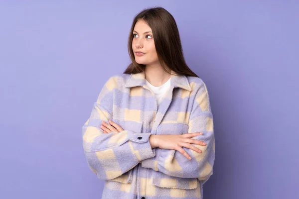 Teenager Caucasian Girl Isolated Purple Background Looking Side — Stock Photo, Image