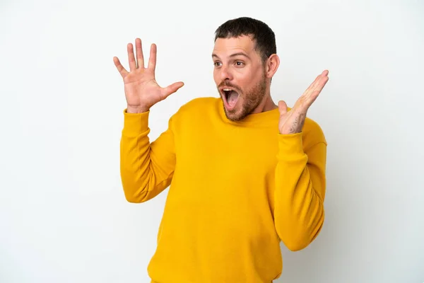 Jeune Brésilien Isolé Sur Fond Blanc Avec Expression Faciale Surprise — Photo