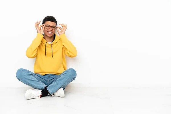 Young African American Man Sitting Floor Isolated White Background Glasses — Stock Photo, Image