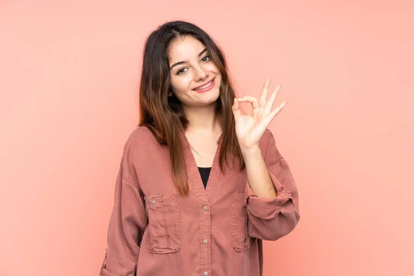 Jonge Blanke Vrouw Geïsoleerd Roze Achtergrond Tonen Teken Met Vingers — Stockfoto