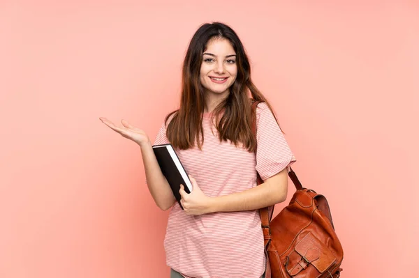 Jovem Estudante Indo Para Universidade Sobre Fundo Rosa Isolado Segurando — Fotografia de Stock