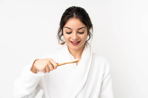 Mujer Joven Caucásica Aislada Sobre Fondo Blanco Con Cepillo Dientes — Foto de Stock