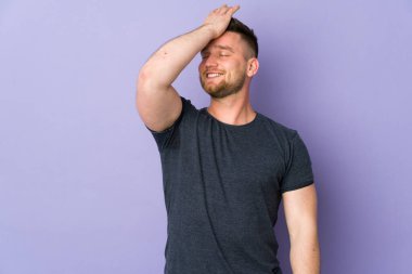 Tecrit edilmiş Rus yakışıklı adam bir şey fark etti ve çözüme niyetlendi.